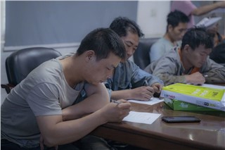 朝陽集團(tuán)開展行車和有限作業(yè)空間安全操作培訓(xùn)、道路交通安全培訓(xùn)